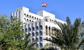 العراق يرحب بالتفاهم بين واشنطن وطهران وقرب إعادة فتح مضيق هرمز