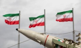 انفجار ناقلة نفط بعد اصطدامها بلغم جنوب مضيق هرمز